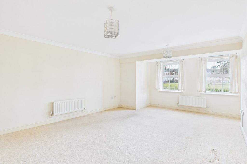 Property photo 2 of 7 Living Room