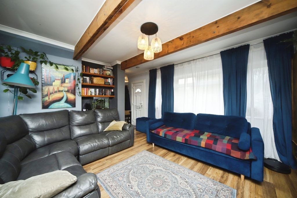 Property photo 3 of 17 Photo