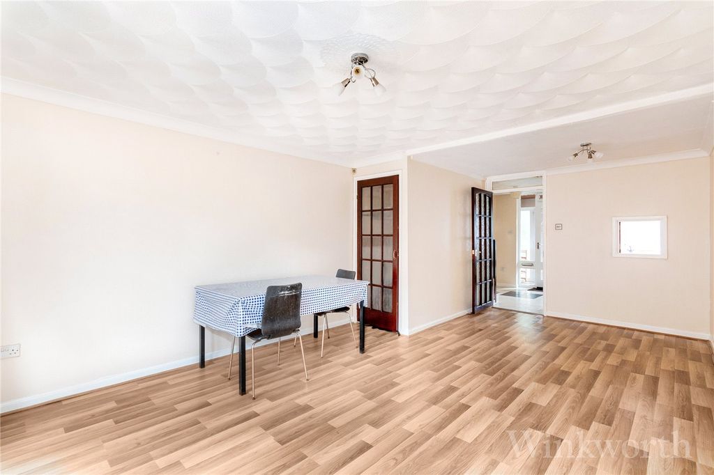 Property photo 3 of 11 Picture No. 27