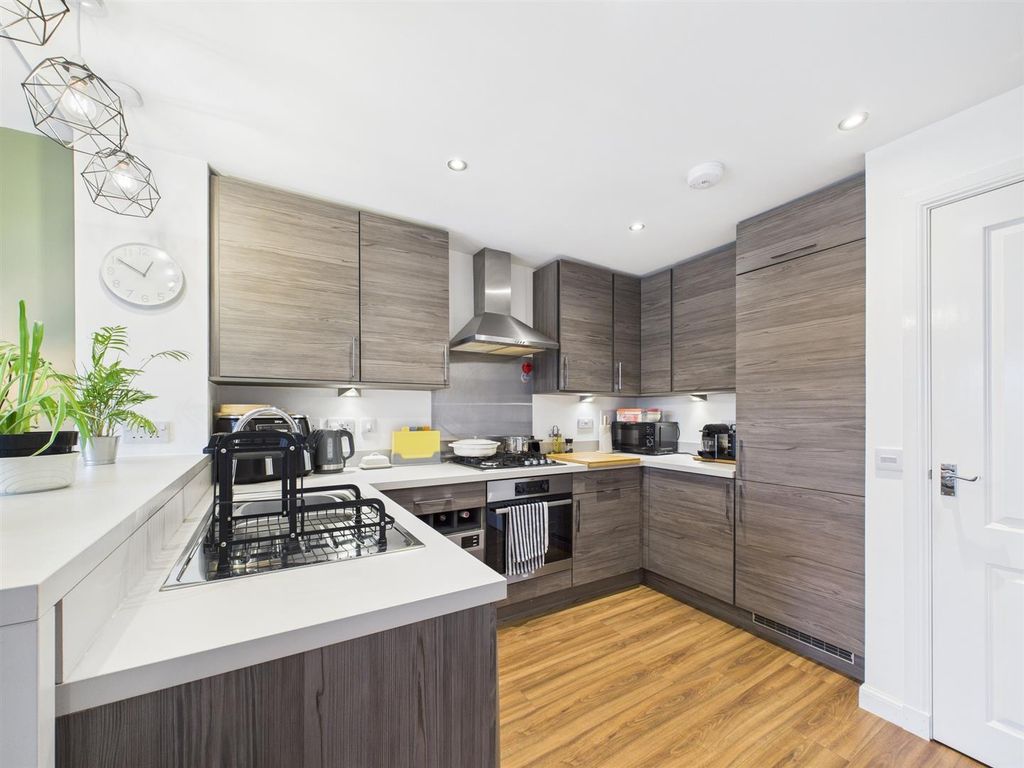 Property photo 2 of 14 Cam01486G0-Pr0932-Still017.Jpg