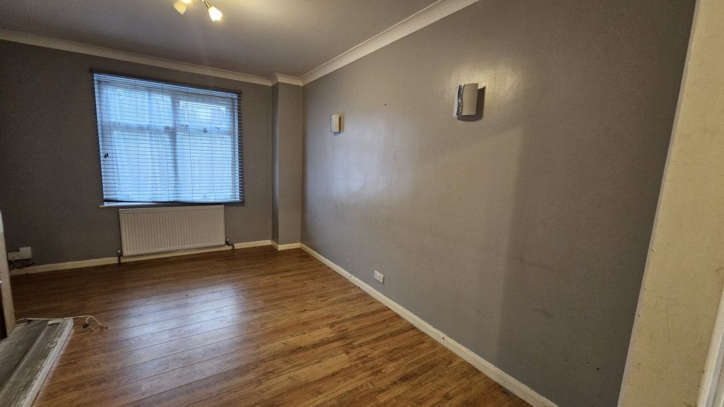 Property photo 1 of 9 Living Room