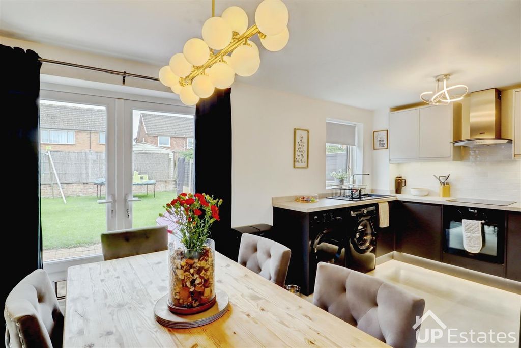 Property photo 3 of 13 Kitchen/ Dining Area