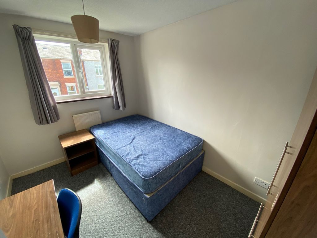 Property photo 3 of 10 This Cozy Double Bedroom Features A Comfortable Be...