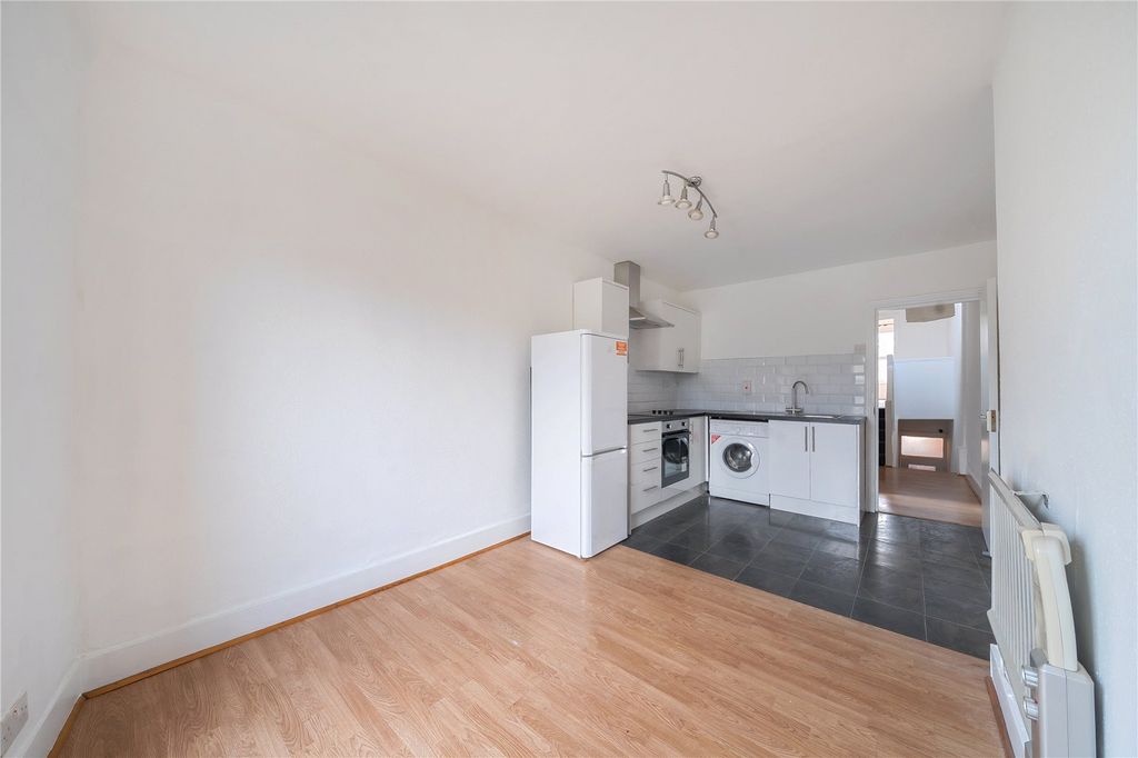 Property photo 2 of 18 Picture No. 35