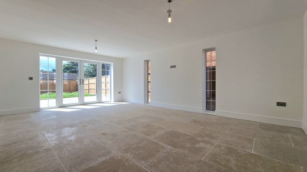 Property photo 2 of 26