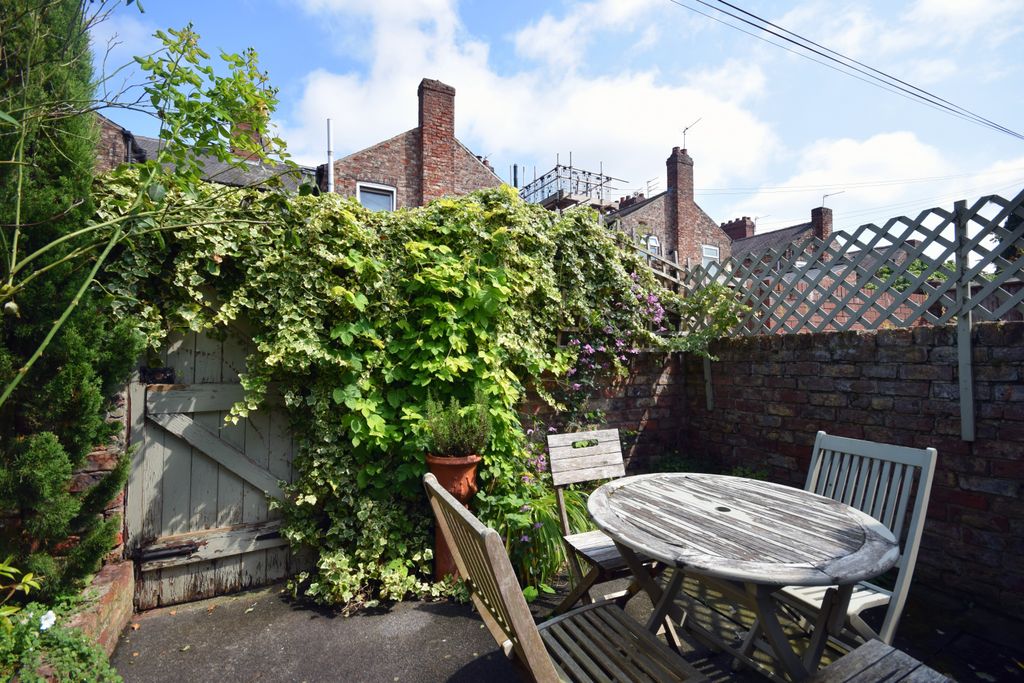 Property photo 2 of 11