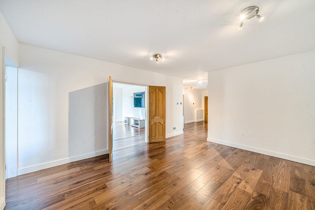 Property photo 2 of 30