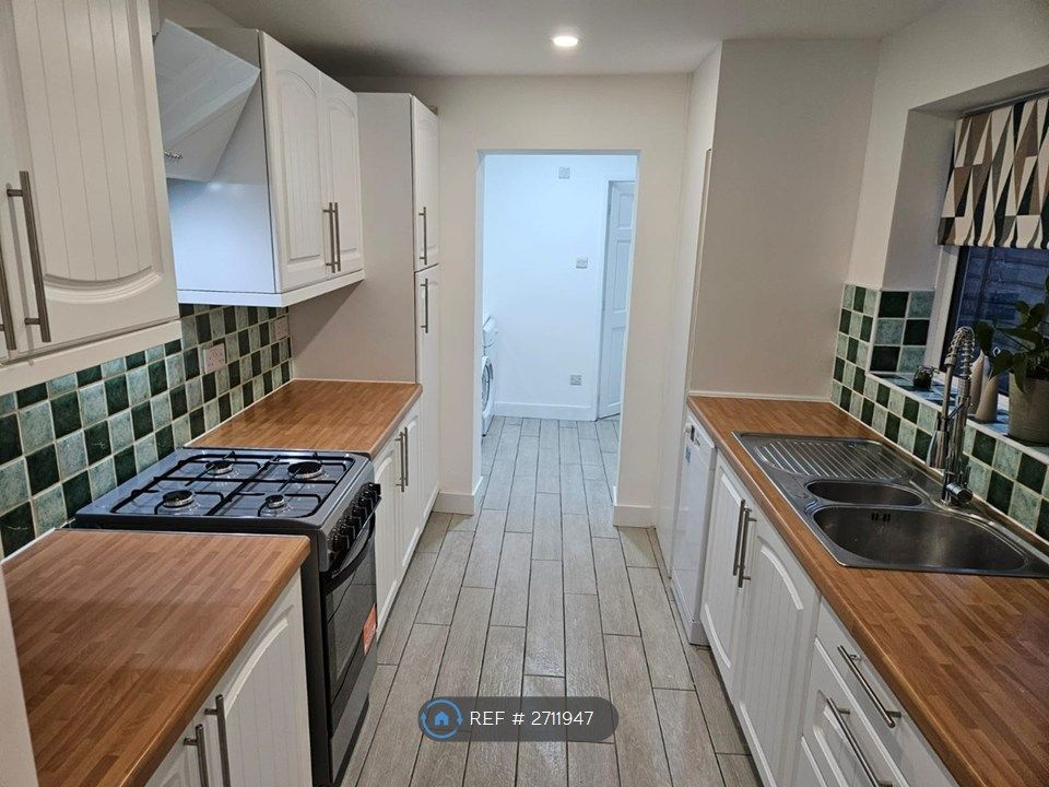 Property photo 1 of 18 Kitchen