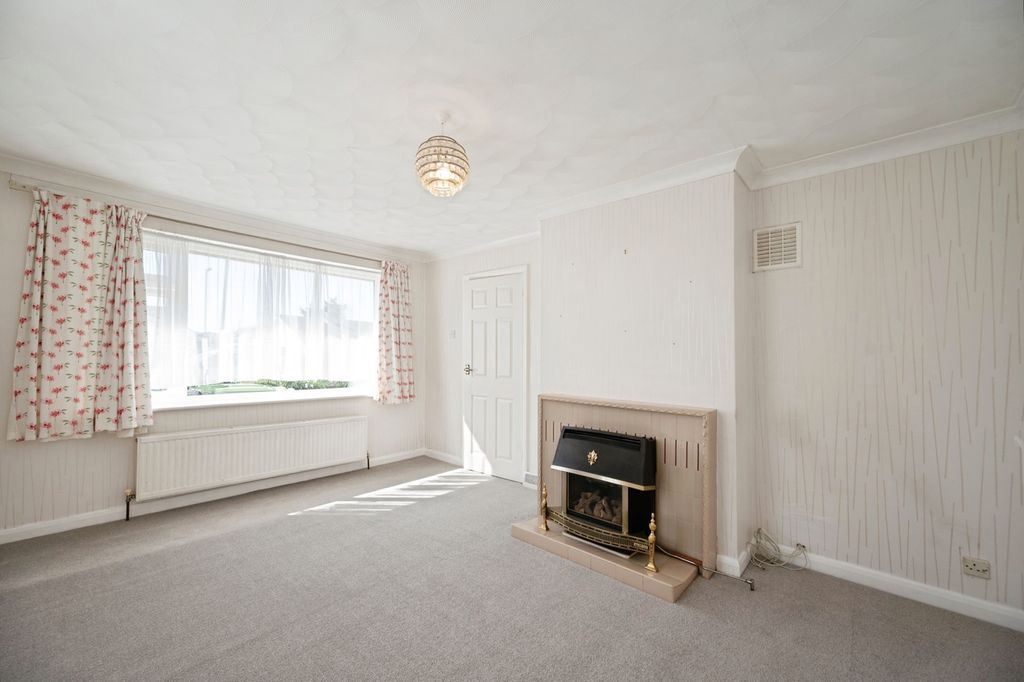 Property photo 3 of 17 Photo