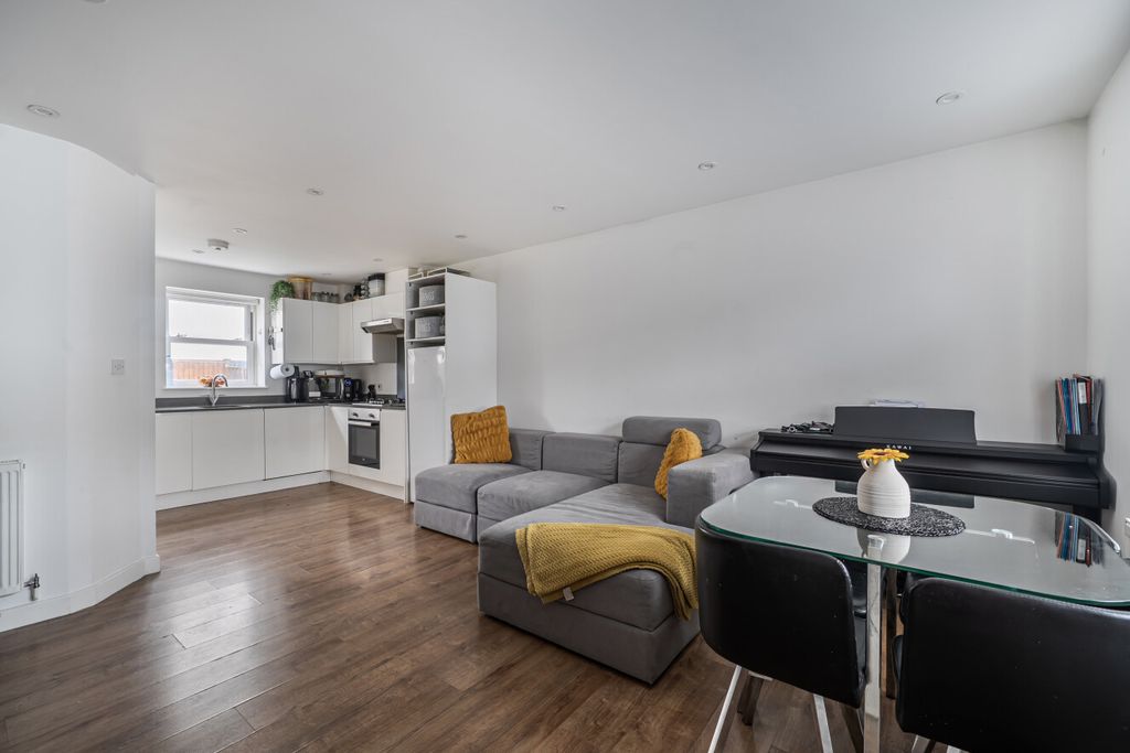 Property photo 2 of 21 1402944-1-69773d0...