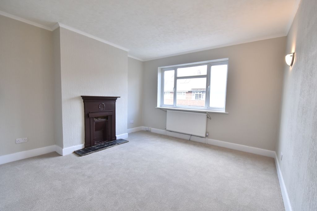 Property photo 3 of 7 Living Room