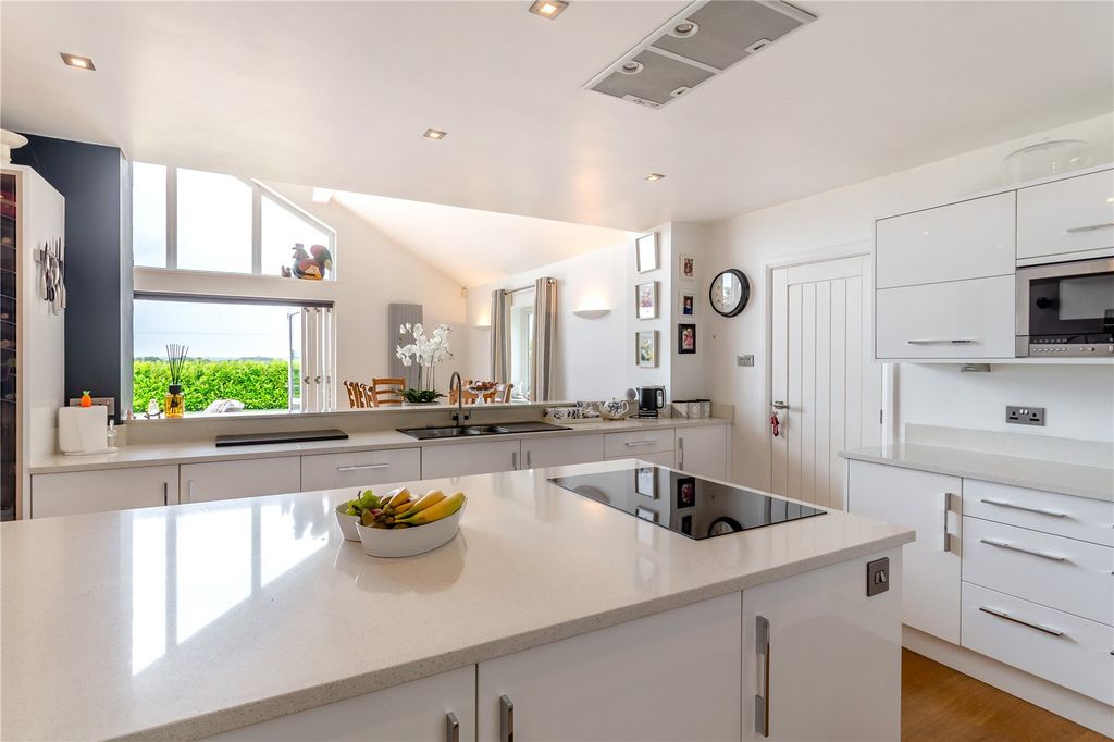 Property photo 3 of 17 Kitchen