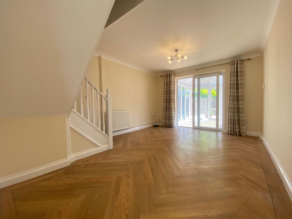 Property photo 3 of 10 Living Room