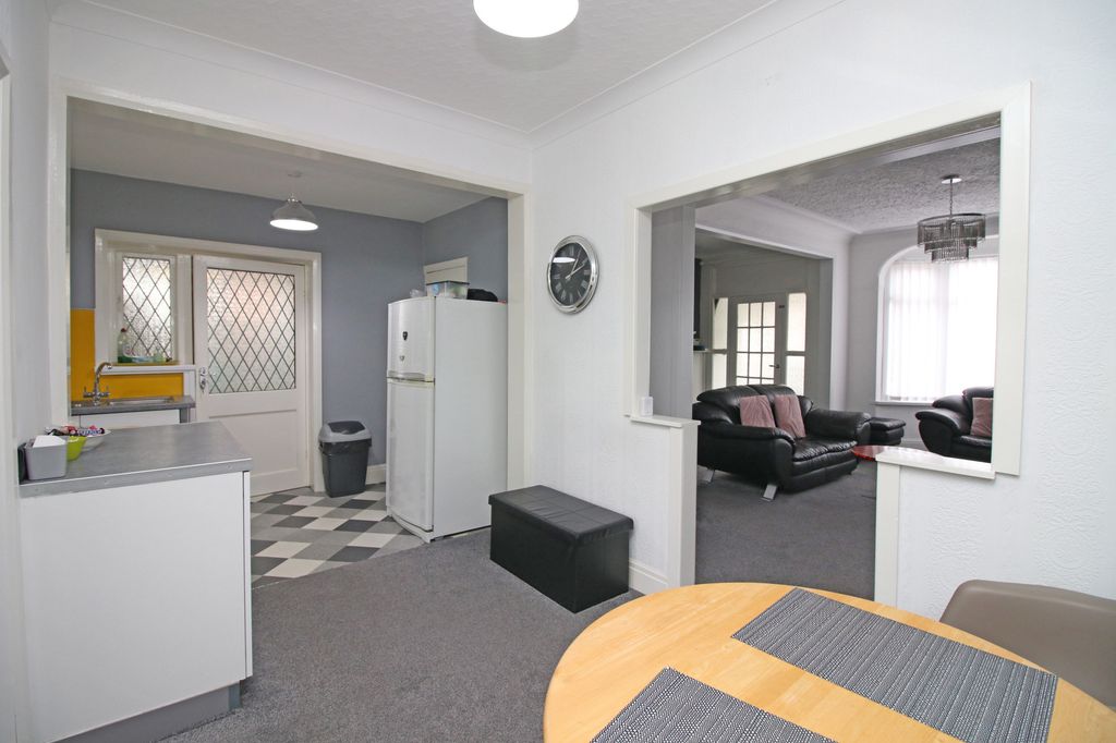 Property photo 3 of 28