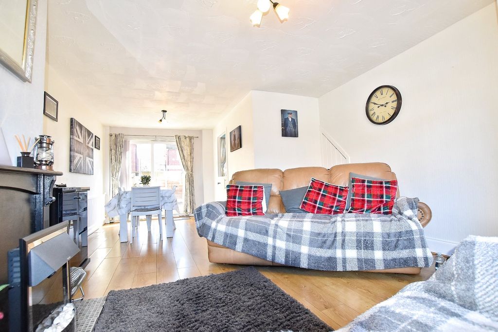 Property photo 2 of 17 Lounge