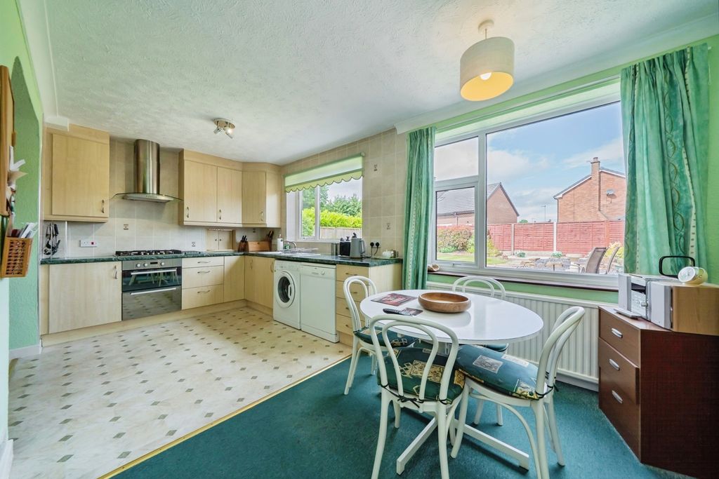 Property photo 3 of 18 Kichen/Diner