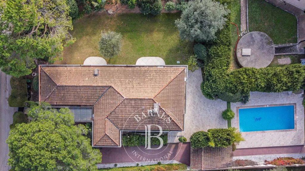 Property photo 2 of 8