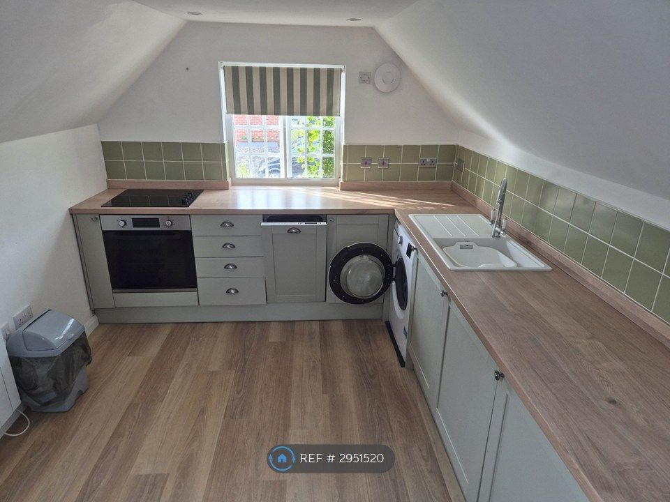 Property photo 2 of 11 Kitchen