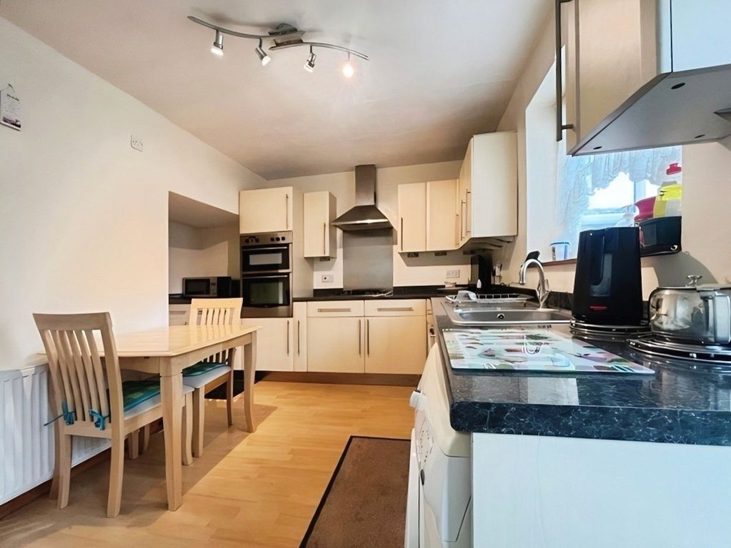 Property photo 2 of 19 Kitchen