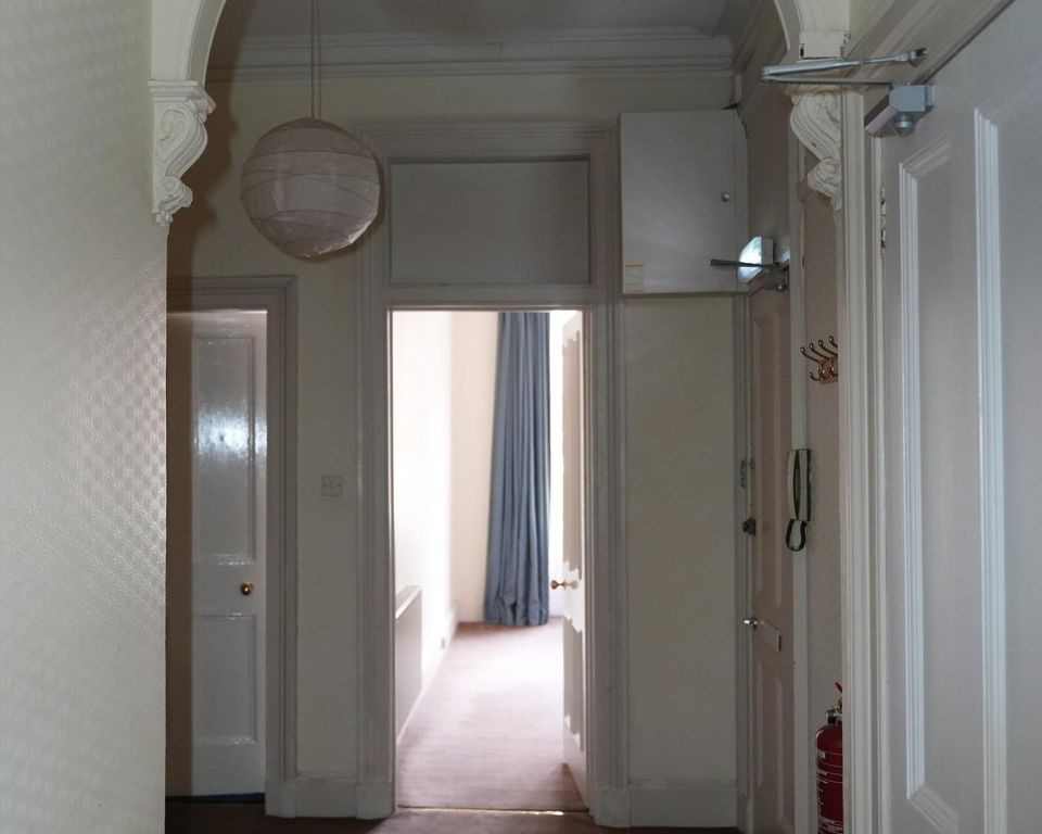 Property photo 3 of 17 003_Hall.Jpg
