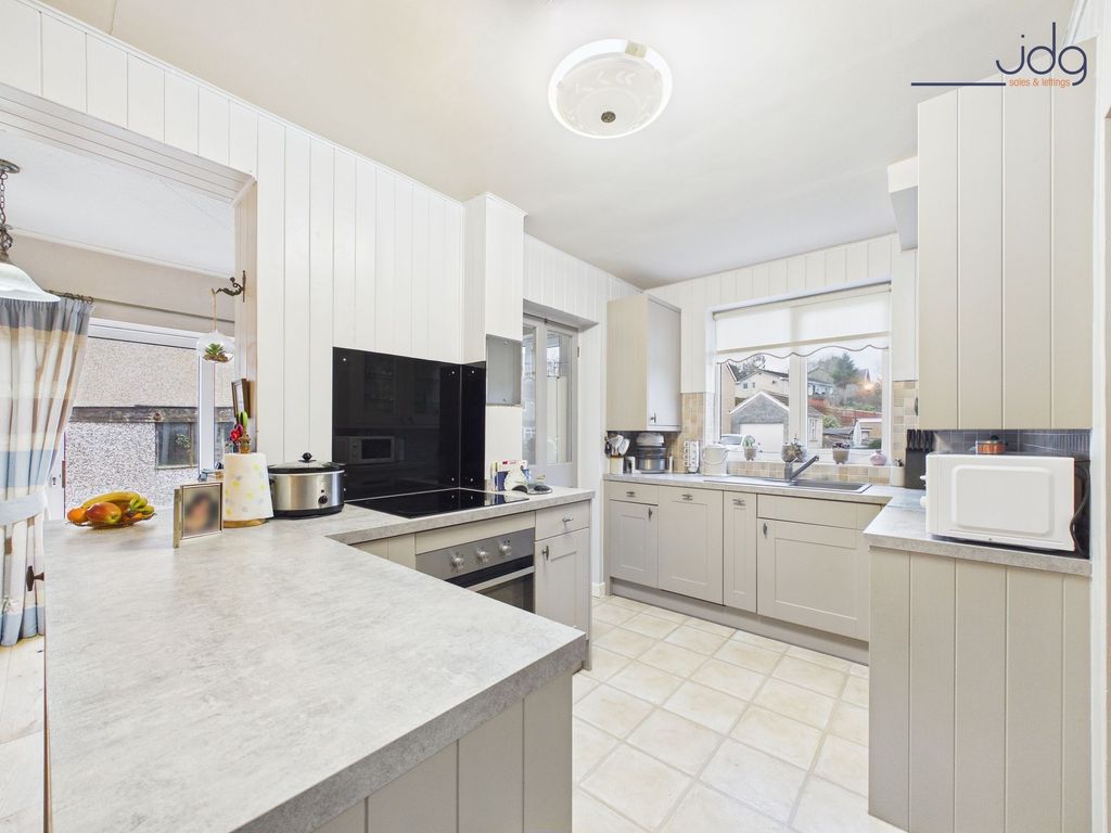 Property photo 3 of 18 Open Plan Kitchen