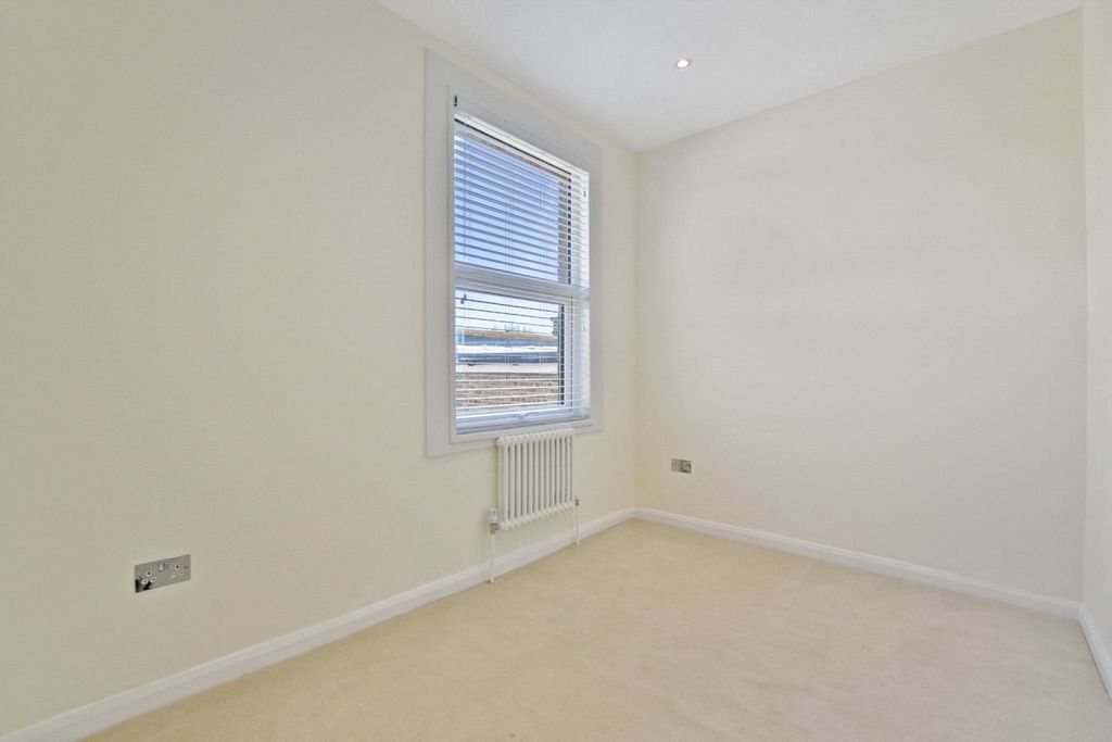 Property photo 3 of 5 4