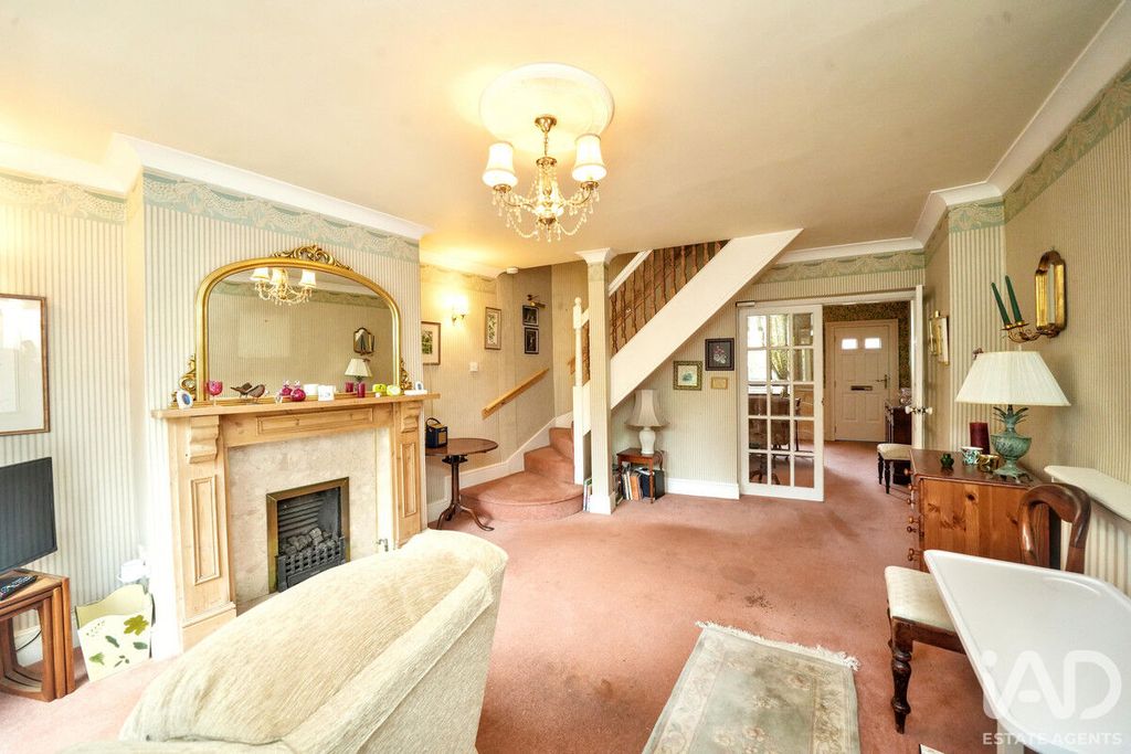 Property photo 2 of 31