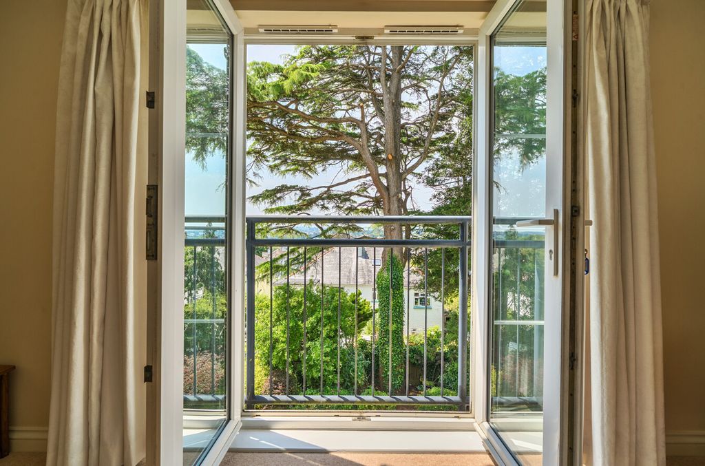 Property photo 2 of 18 1483047-11-6A3937...
