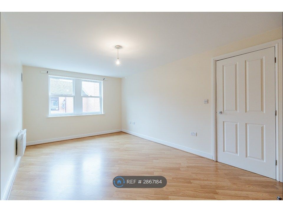 Property photo 3 of 12 Lounge