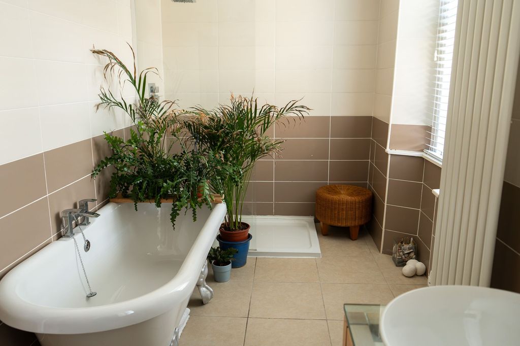 Property photo 2 of 47
