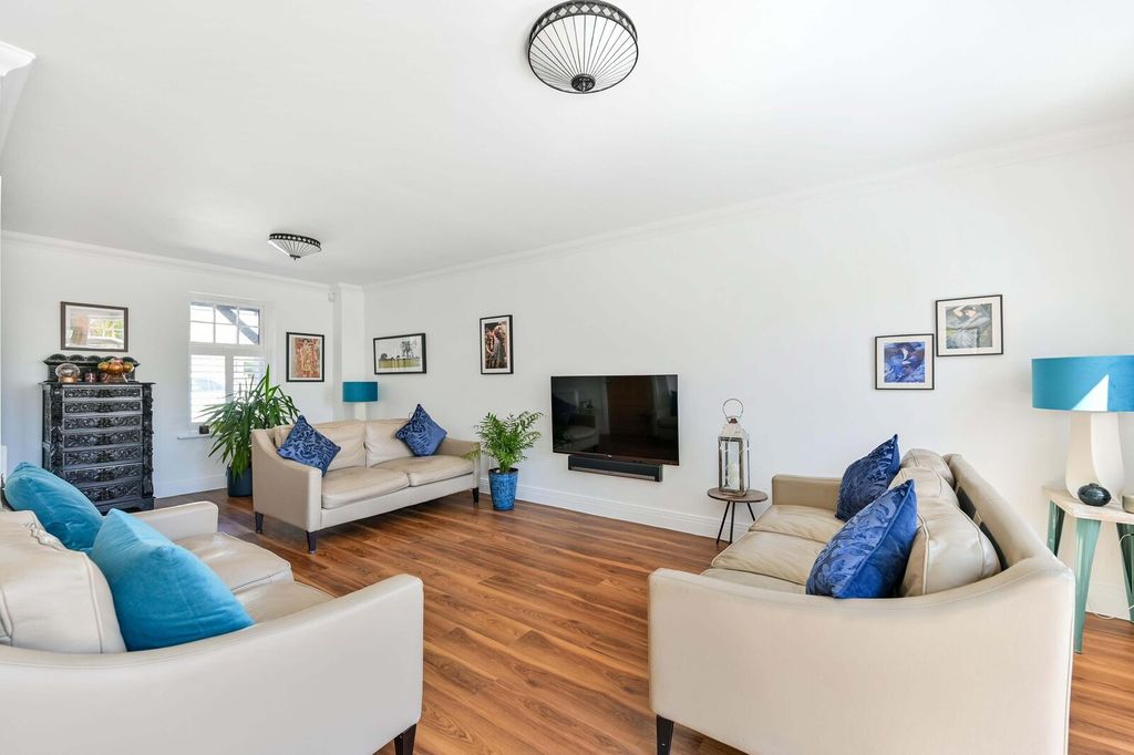 Property photo 2 of 41