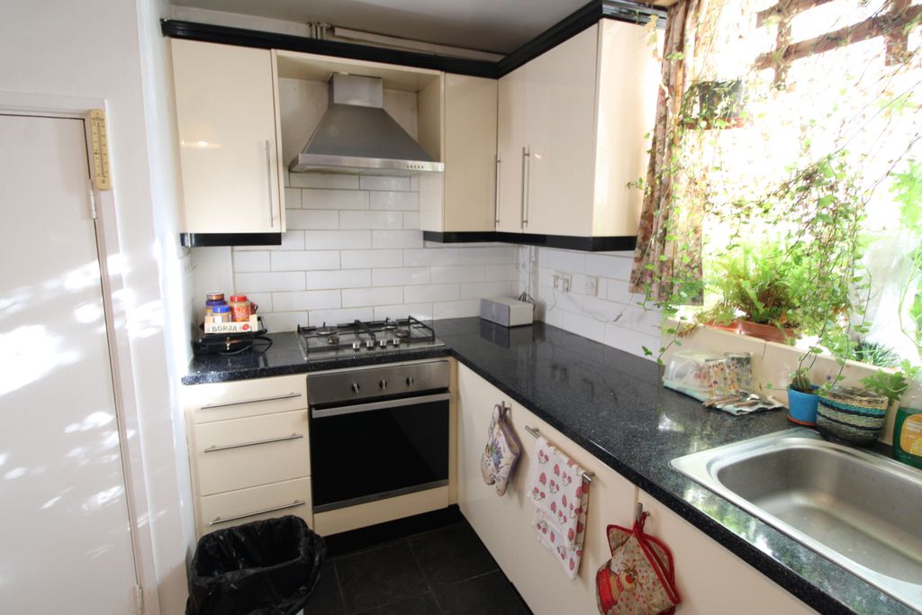 Property photo 3 of 8 Gallery