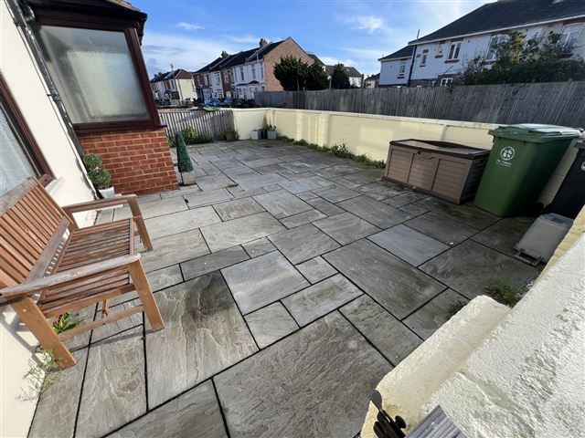 Property photo 3 of 12 Front Garden