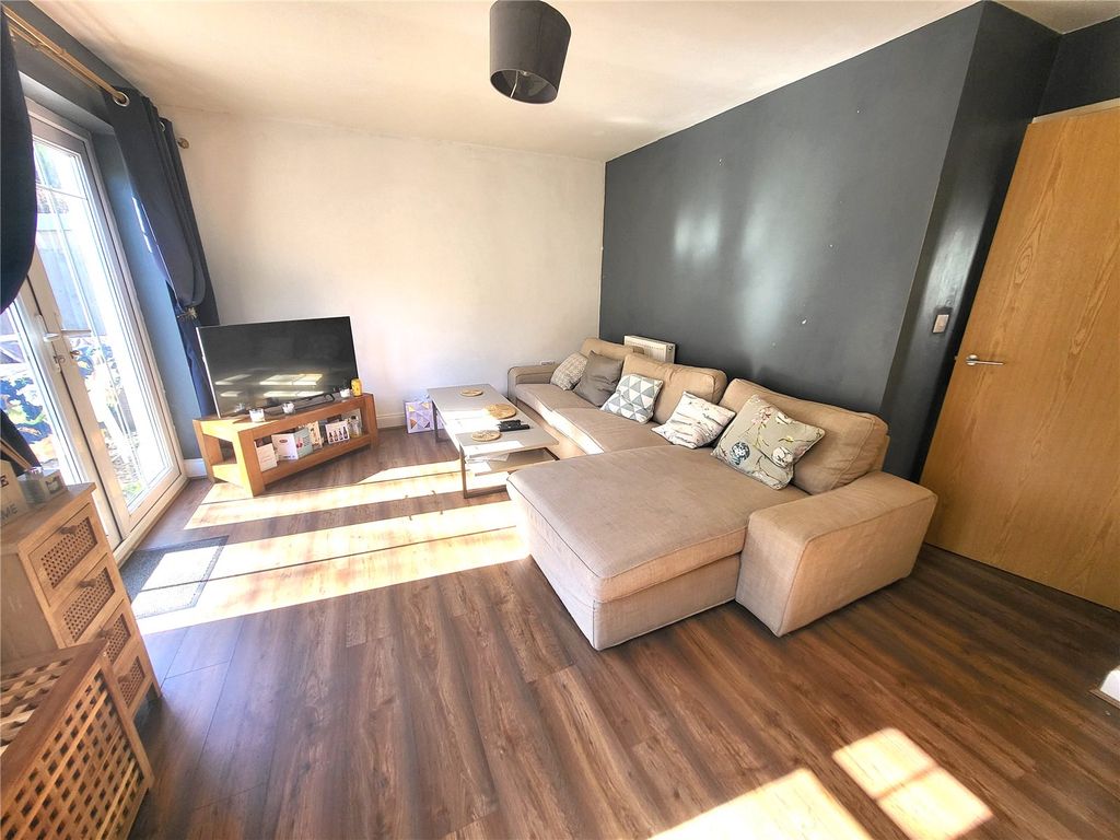 Property photo 2 of 14 Picture No. 04