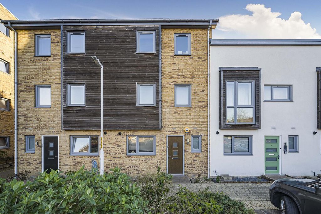 Property photo 1 of 20 Front (Exterior)