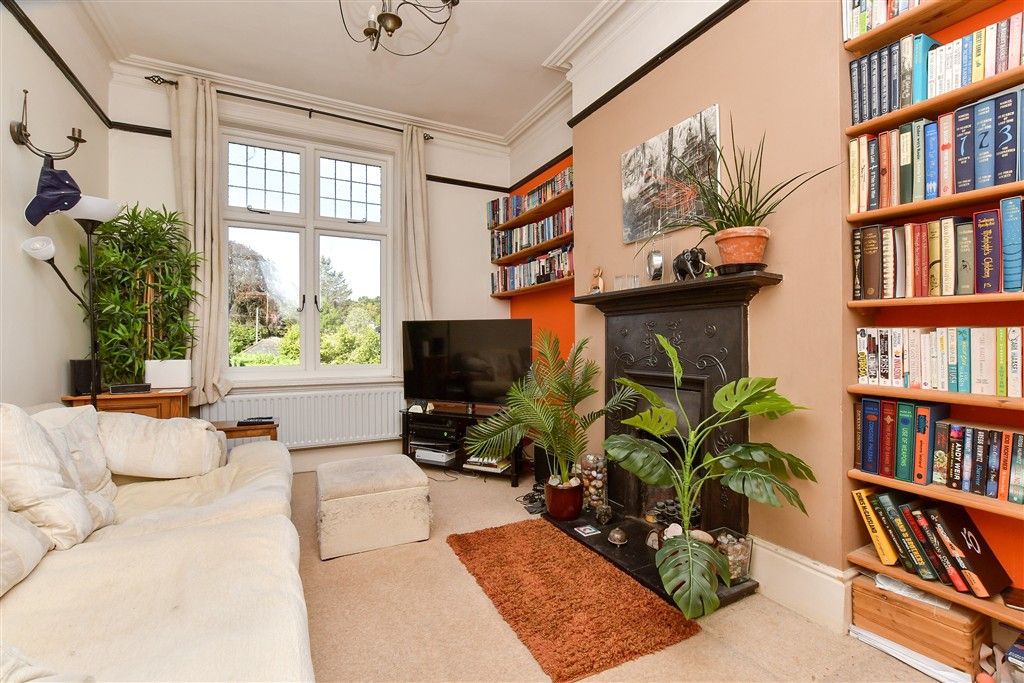 Property photo 3 of 10 Lounge