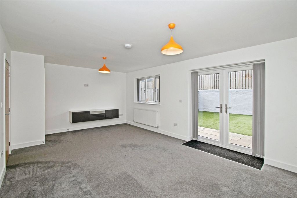 Property photo 2 of 23 Picture No. 03