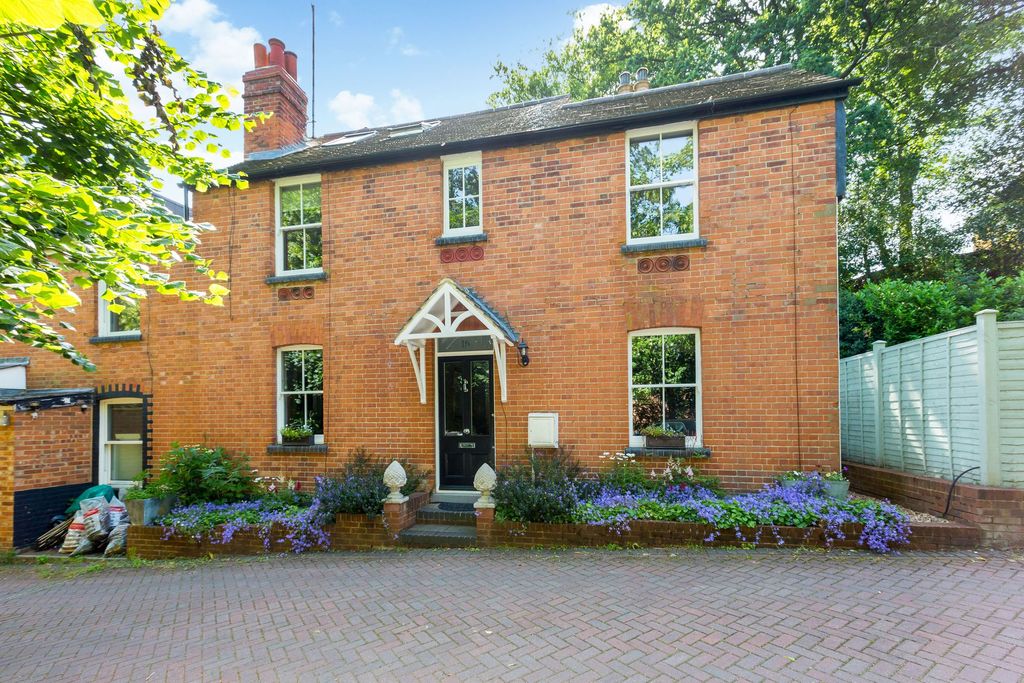 Property photo 1 of 11