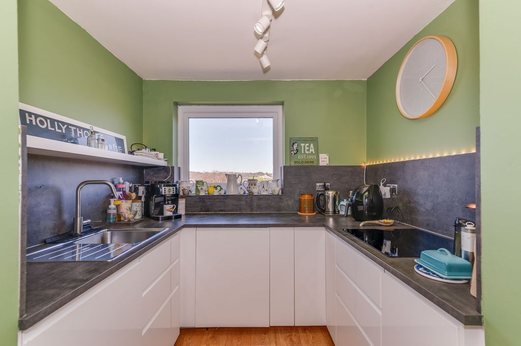 Property photo 2 of 24