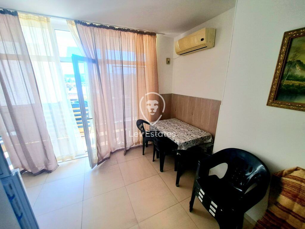 Property photo 3 of 12