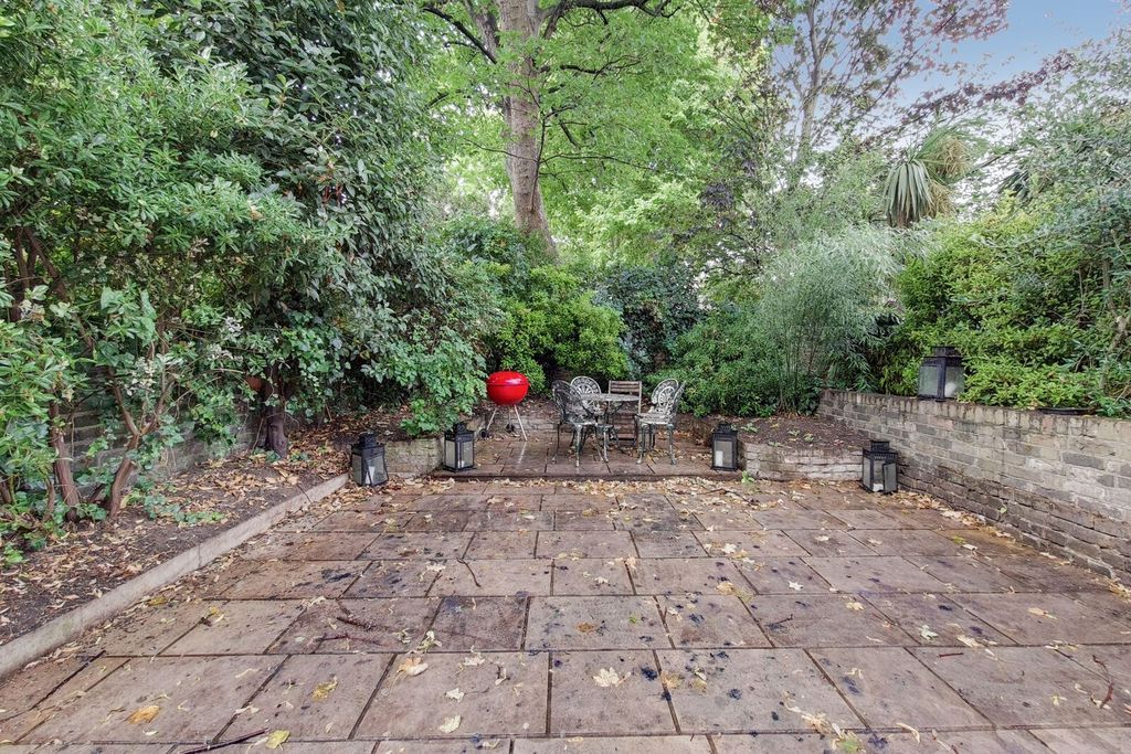 Property photo 2 of 18