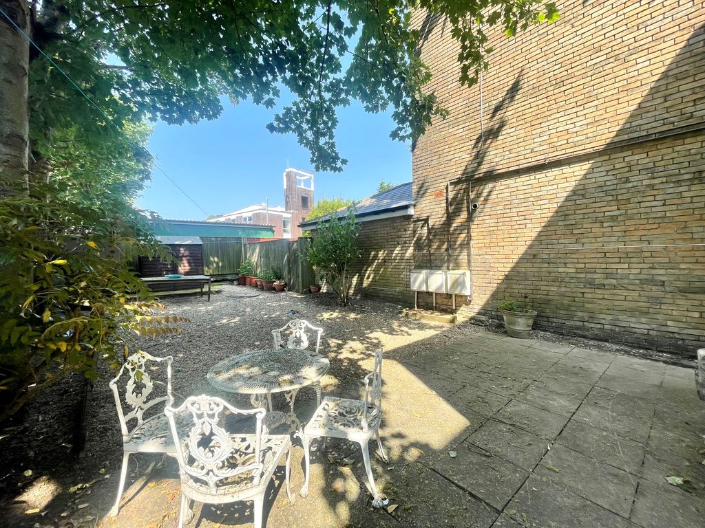 Property photo 3 of 6