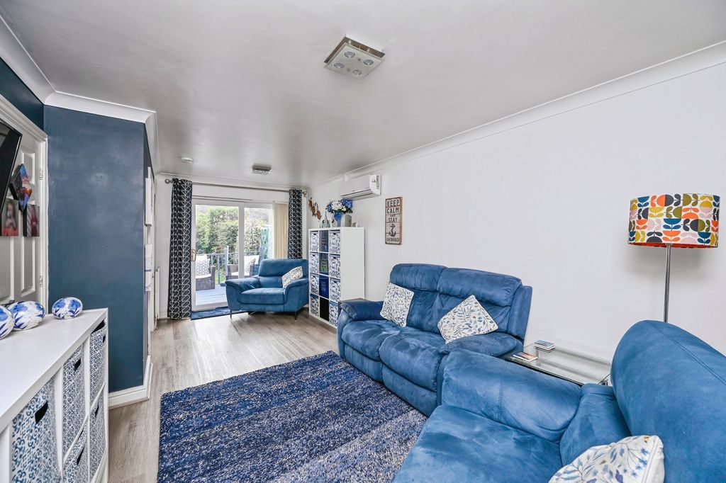 Property photo 2 of 15 Pbox-Img.Jpg