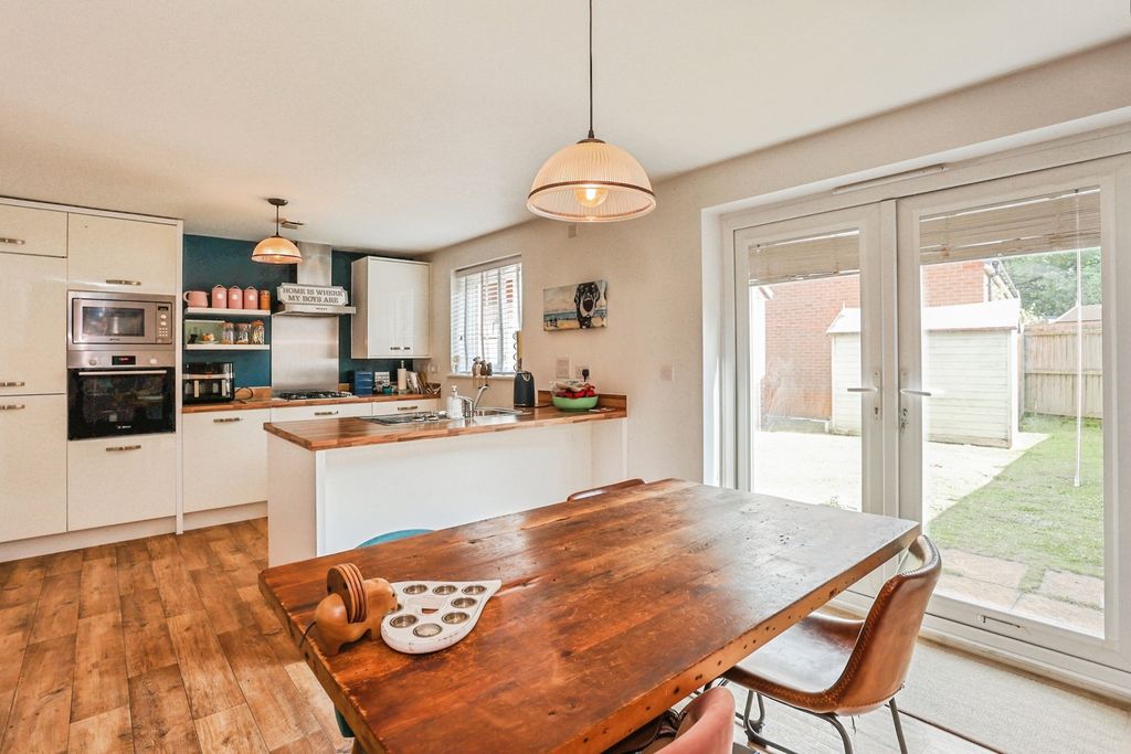 Property photo 3 of 17 Kitchen Diner
