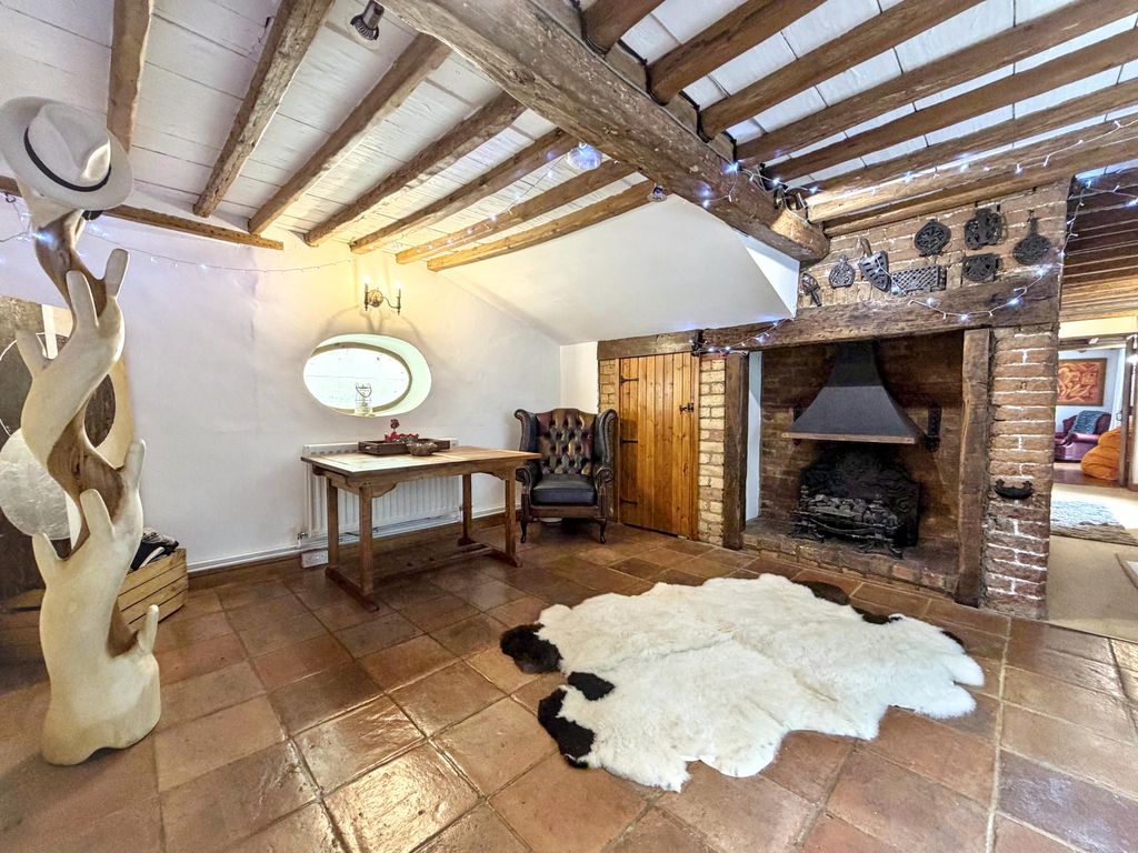 Property photo 2 of 25