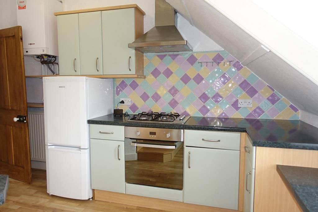 Property photo 3 of 25 Kitchen