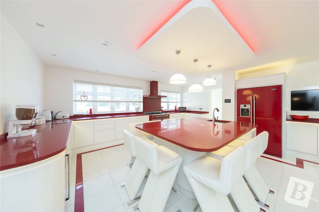 Property photo 2 of 25 Kitchen