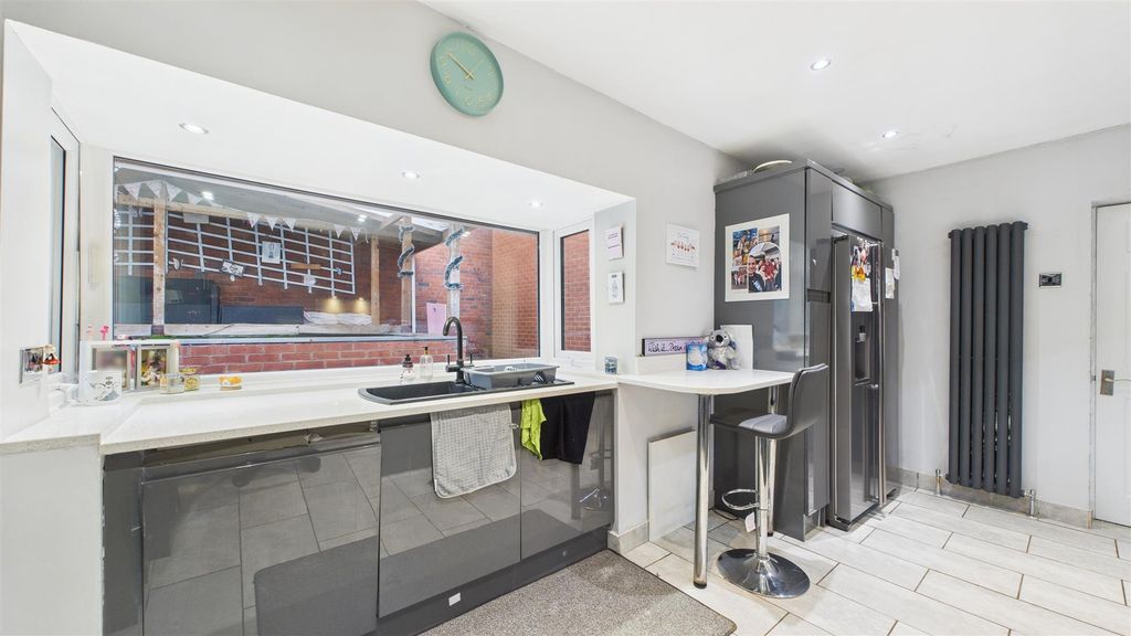 Property photo 2 of 24 Cam05101G0-Pr0117-Still007.Jpg