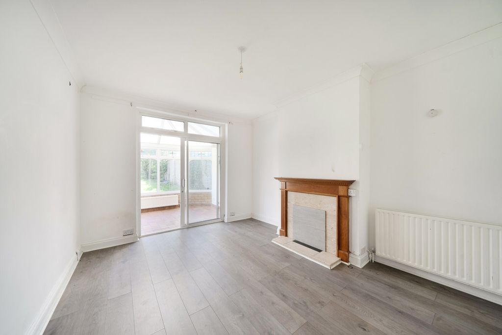 Property photo 3 of 16 1440300-13-69d65B...