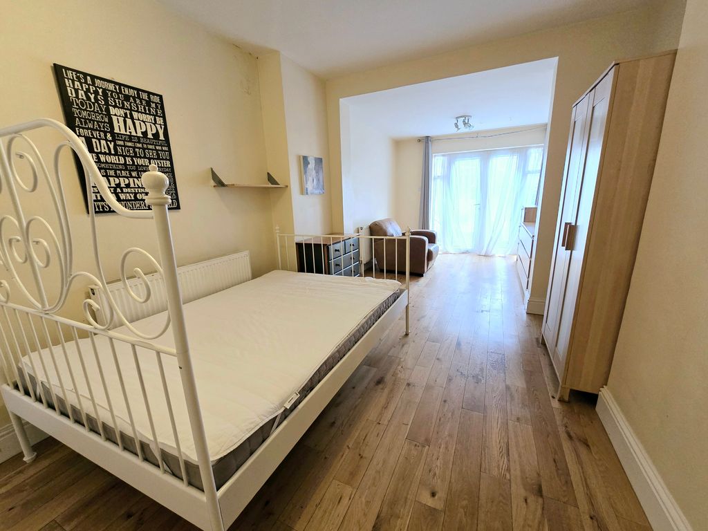 Property photo 1 of 3